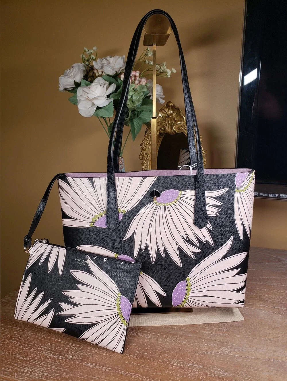Kate Spade Daisy Toss Tote & Matching Wristlet Set NWOT! (Retail $299) - Picture 3 of 10